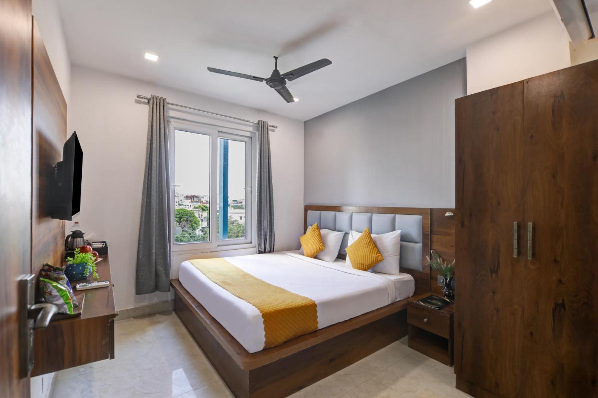 Status By Hotel The Emporio Ghaziabad Exterior photo