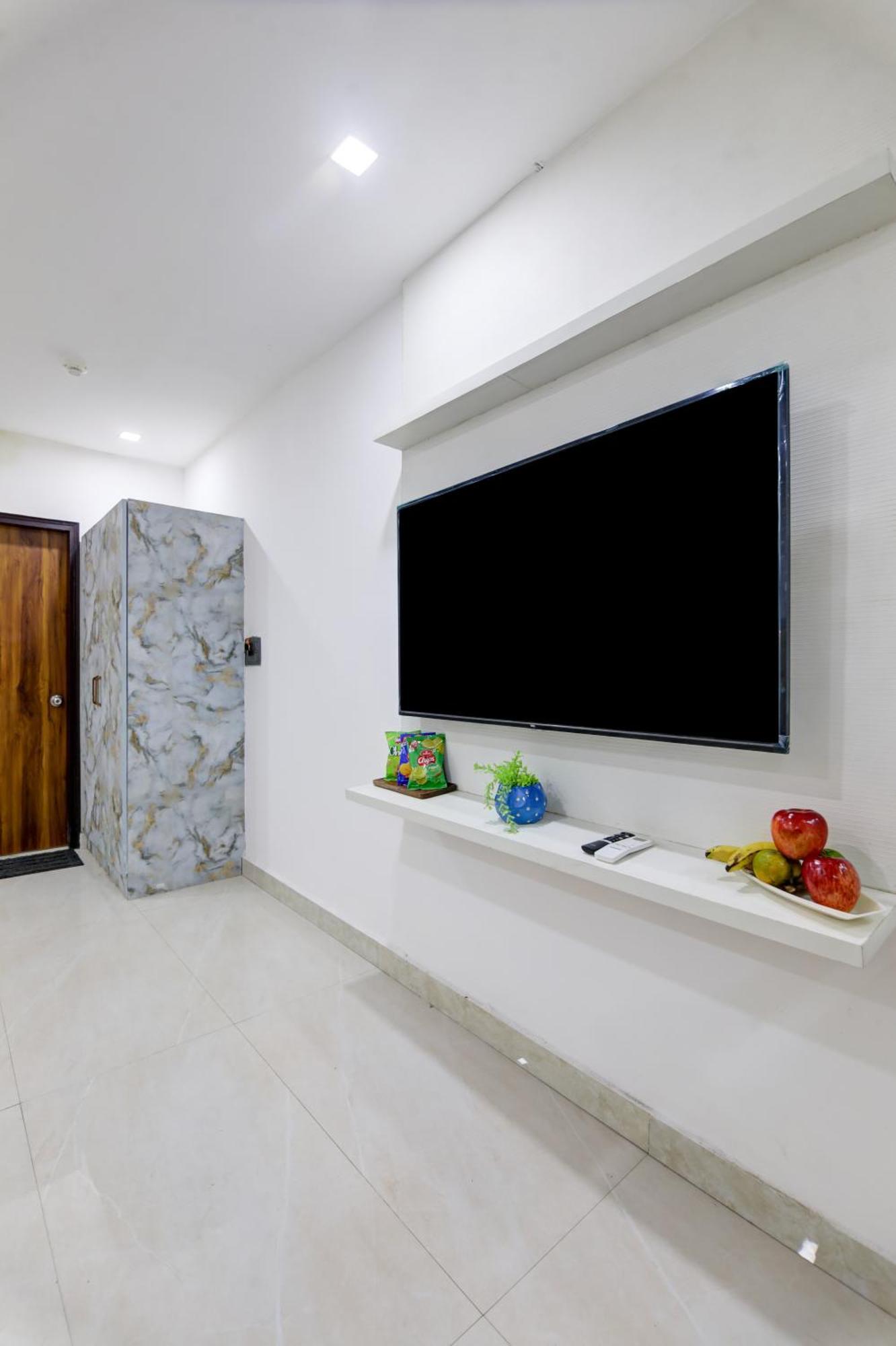 Status By Hotel The Emporio Ghaziabad Exterior photo