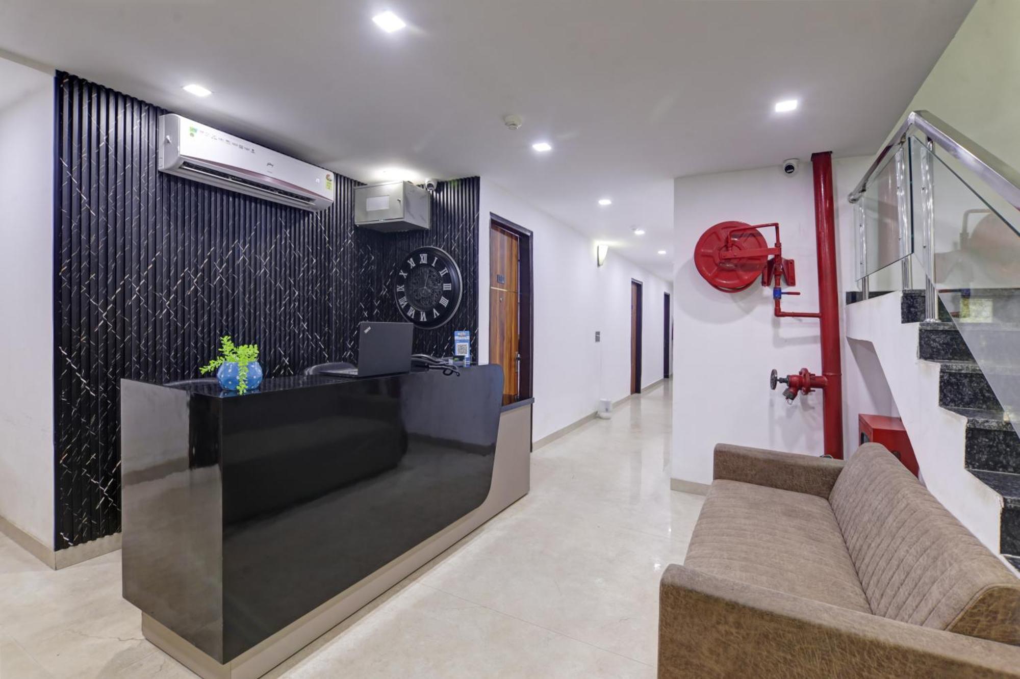 Status By Hotel The Emporio Ghaziabad Exterior photo