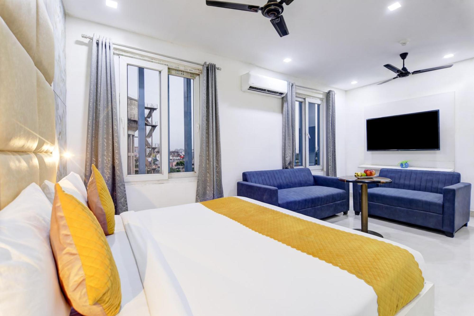 Status By Hotel The Emporio Ghaziabad Exterior photo