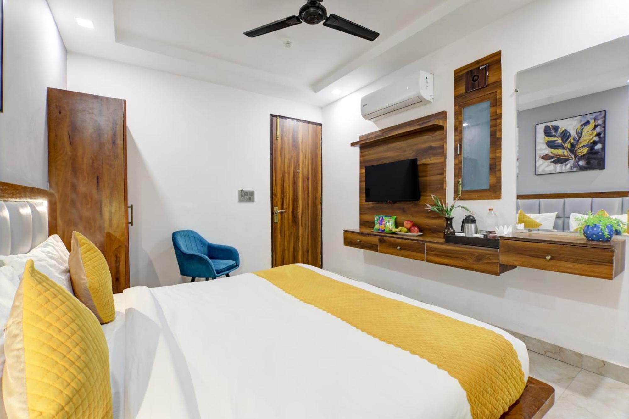 Status By Hotel The Emporio Ghaziabad Exterior photo