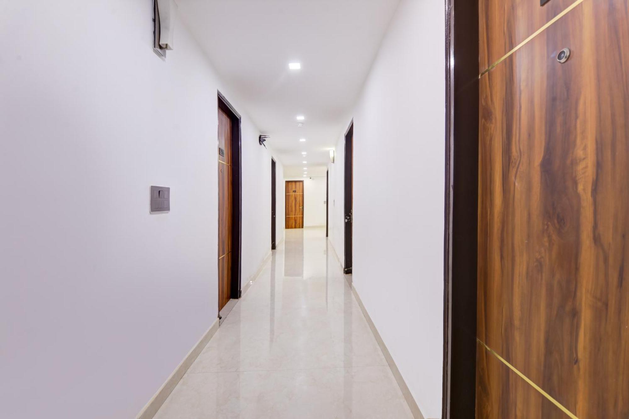 Status By Hotel The Emporio Ghaziabad Exterior photo