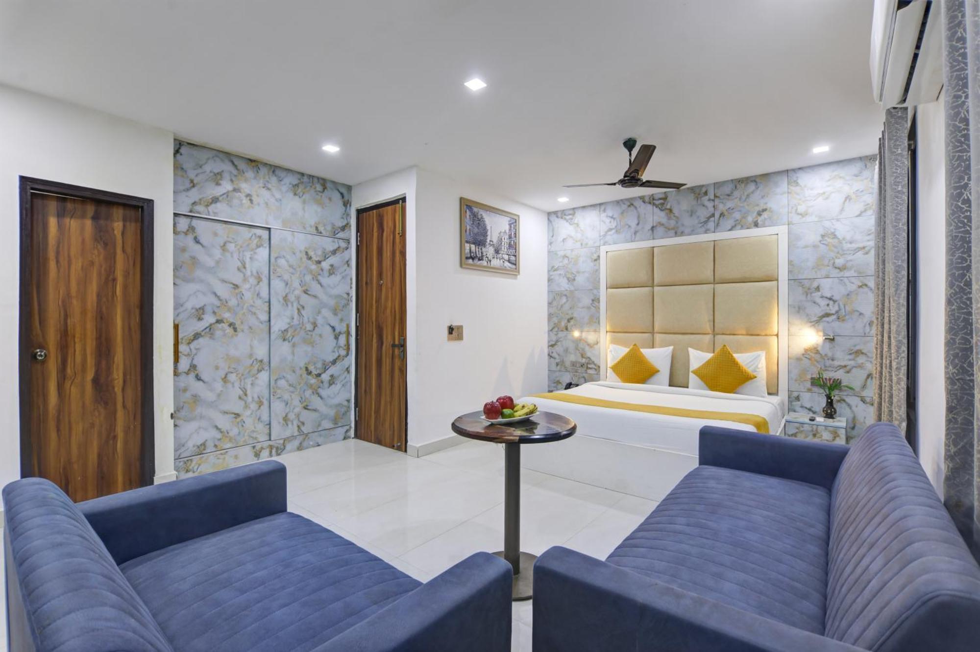 Status By Hotel The Emporio Ghaziabad Exterior photo