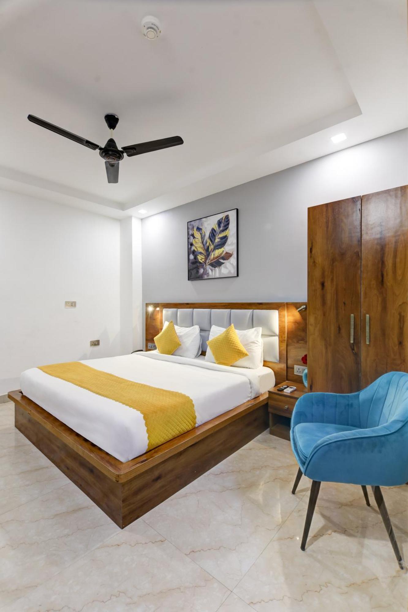 Status By Hotel The Emporio Ghaziabad Exterior photo